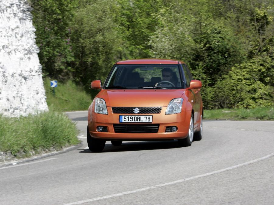  Suzuki Swift 4x4 2004 года  (фото 4 из 7)